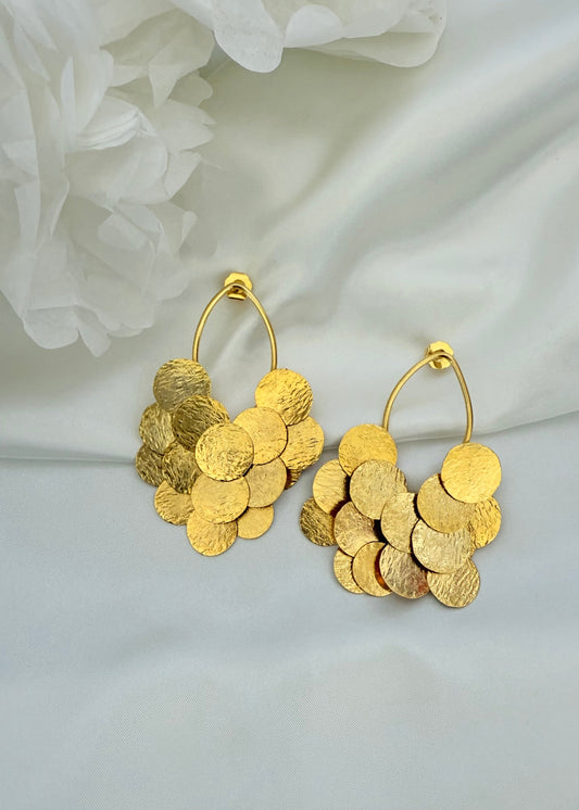 Choco Earrings – 24K gold-plated hammered disc handmade jewelry by Guapíssima