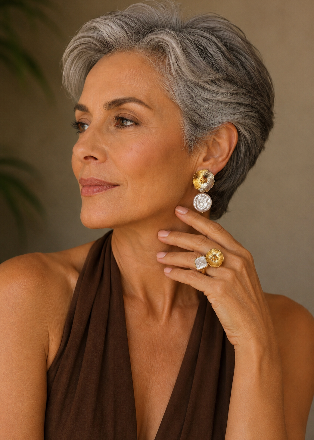 Shell Flower Set – 24K gold-plated bronze and mother-of-pearl nacre handmade jewelry set by Guapíssima Artisan Jewelry