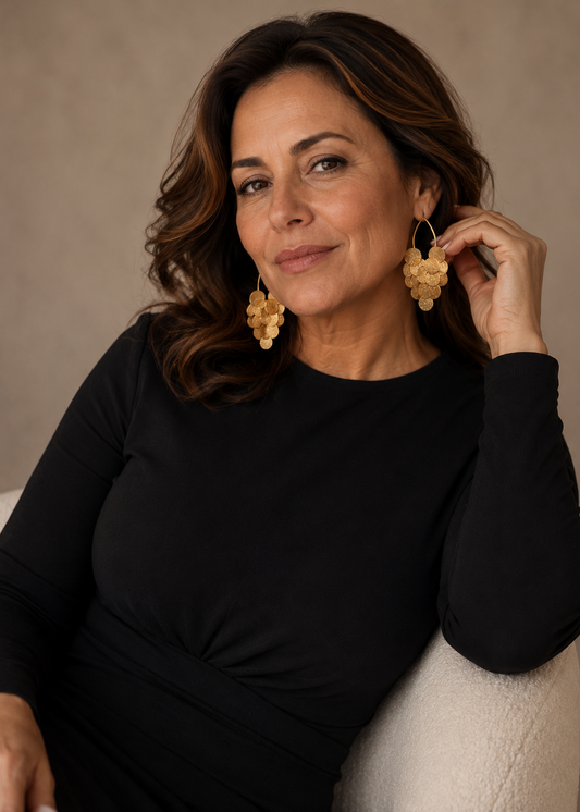 Choco Earrings – 24K gold-plated hammered disc handmade jewelry by Guapíssima