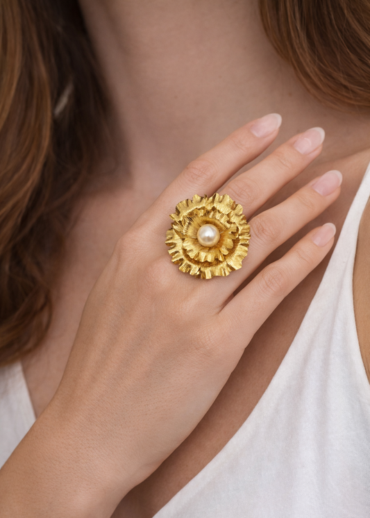 Eternal Elegance Ring – 24K gold-plated bronze and pearl handmade ring by Guapíssima Artisan Jewelry