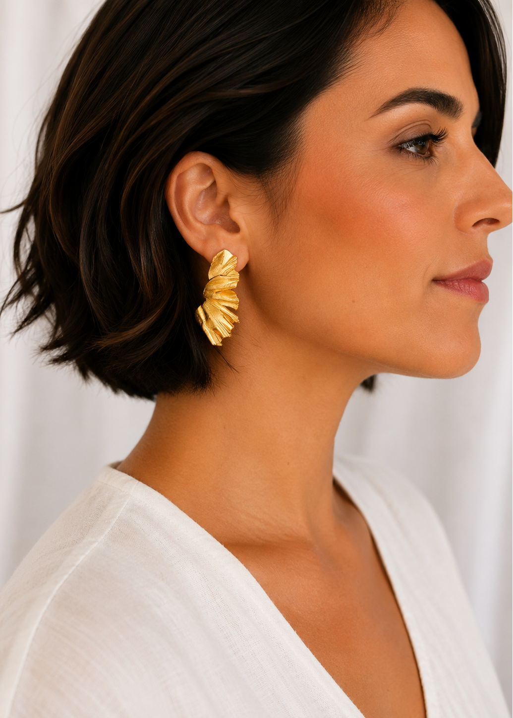 Aurora Earrings – 24K gold-plated sculptural handmade jewelry by Guapíssima