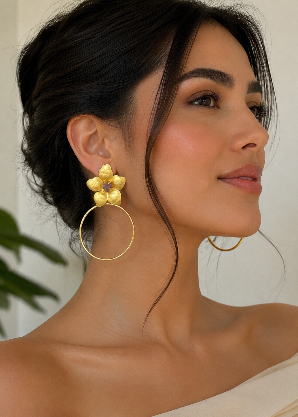 Violet Earrings – 24K gold-plated bronze and amethyst handmade earrings by Guapíssima Artisan Jewelry