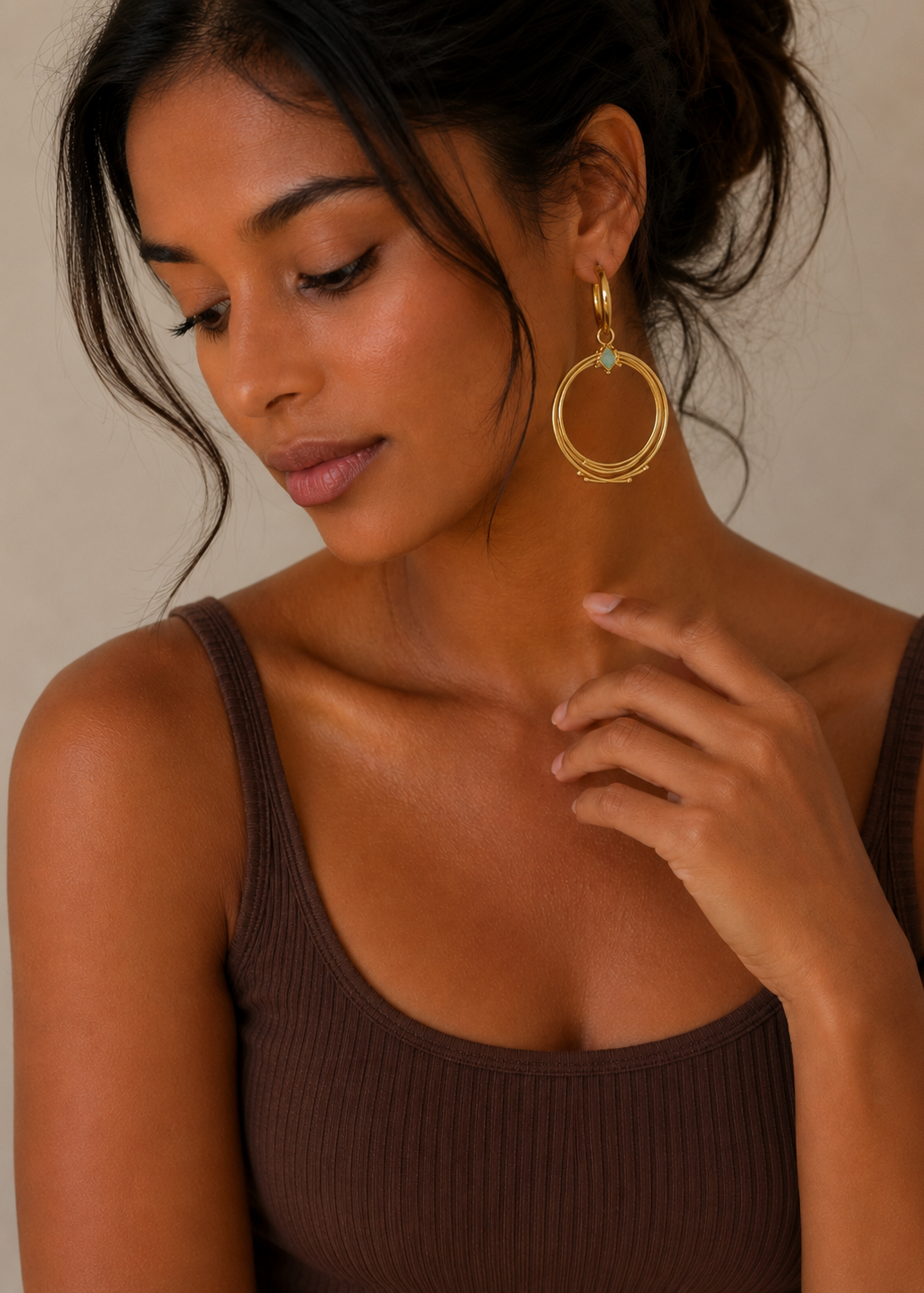 Manui Earrings – 24K gold-plated bronze and jade stone handmade earrings by Guapíssima Artisan Jewelry
